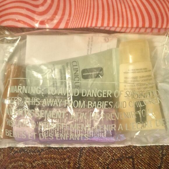 Clinique 6-PC Minis with Clinique Bag - Picture 5 of 6